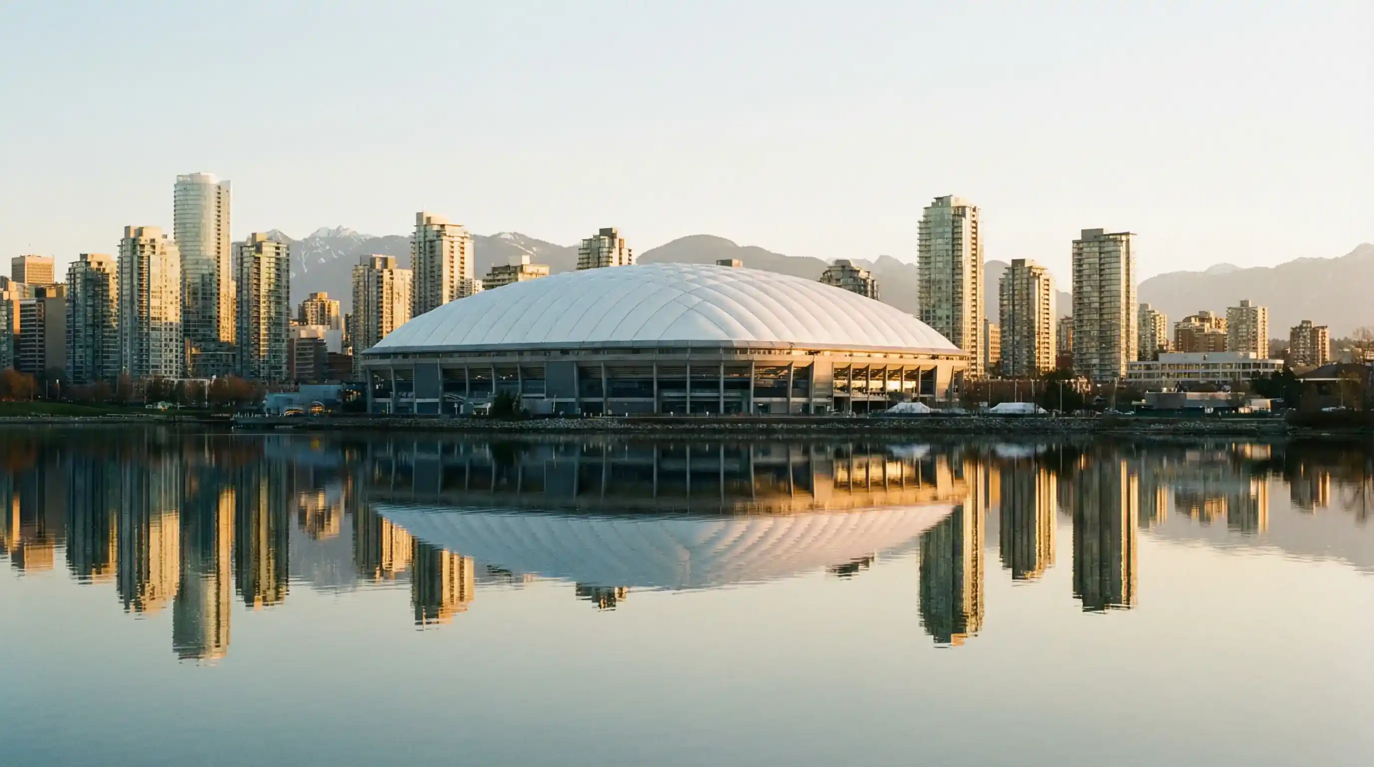 BMO Field Toronto agus BC Place Vancouver — staidiaim Cheanada ag Corn an Domhain 2026